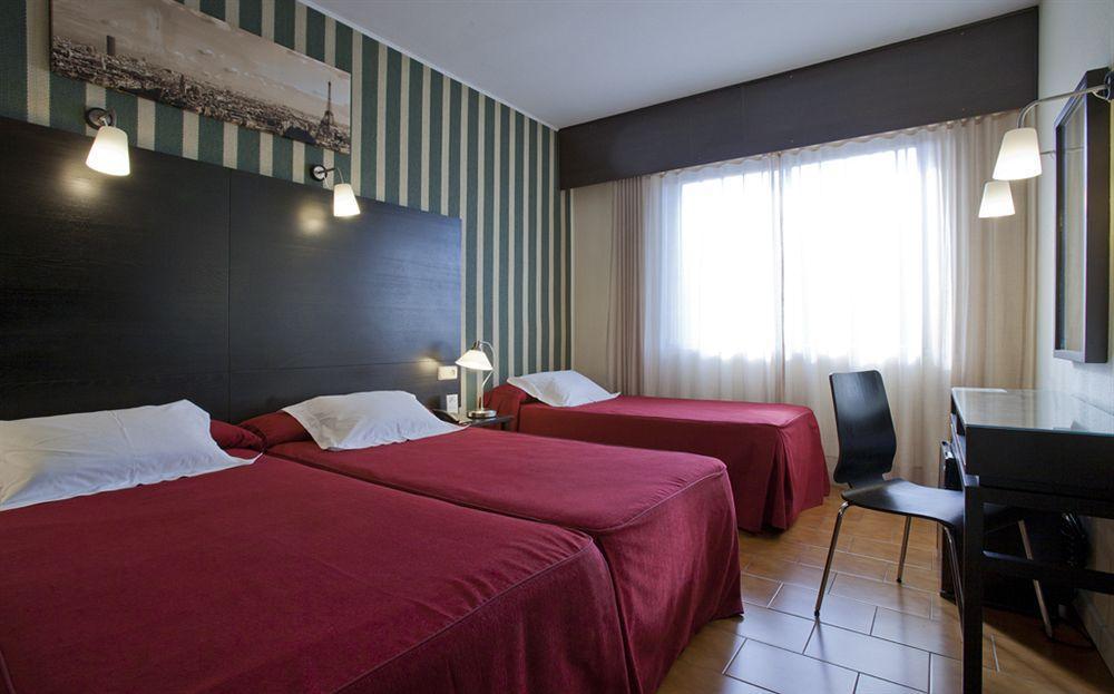 Hrc Hotel Мадрид Экстерьер фото