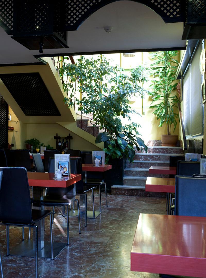 Hrc Hotel Мадрид Экстерьер фото