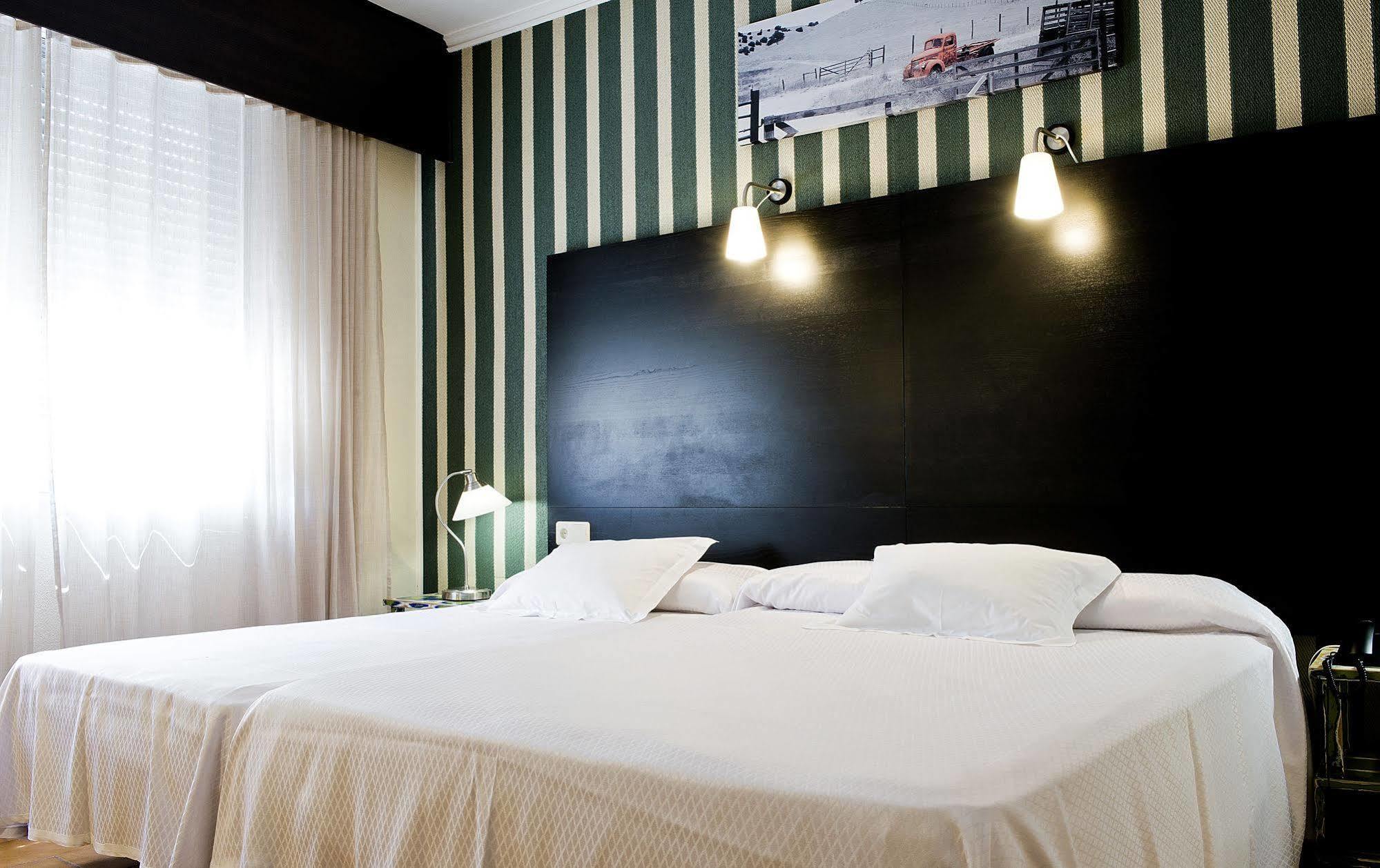 Hrc Hotel Мадрид Экстерьер фото