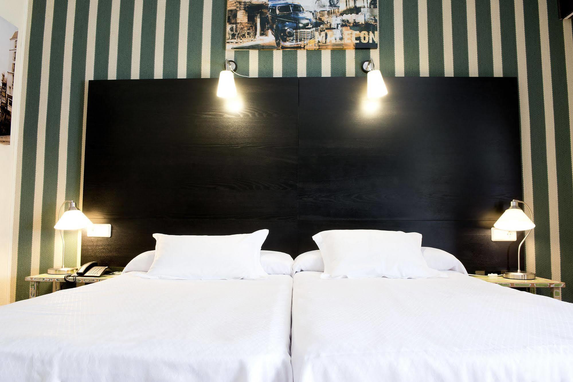 Hrc Hotel Мадрид Экстерьер фото